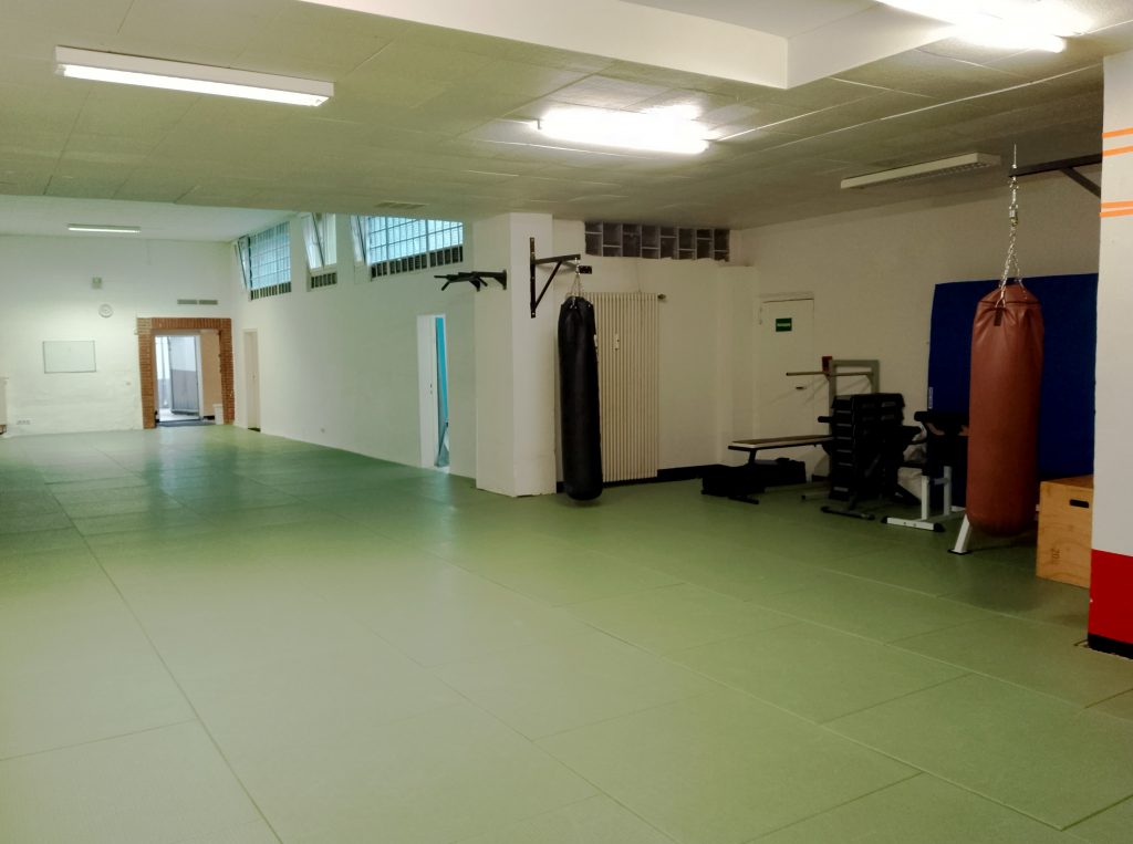 Bilder Trainingshalle
Blick zum Halleneingang 